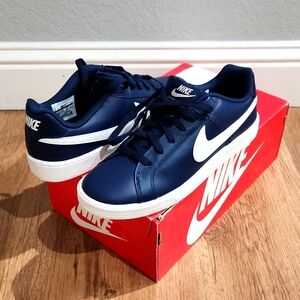 Brand new low top Nike sneakers men's 8.5